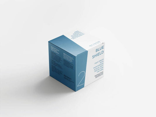 Συσκευασία της ενυδατικής κρέμας προσώπου Blue Shield της Bee Factor με κεραμίδια και προστασία από μπλε ακτινοβολία, σχεδιασμένη για καθημερινή φροντίδα και ενίσχυση του δερματικού φραγμού – διαθέσιμη στο eiria.gr.