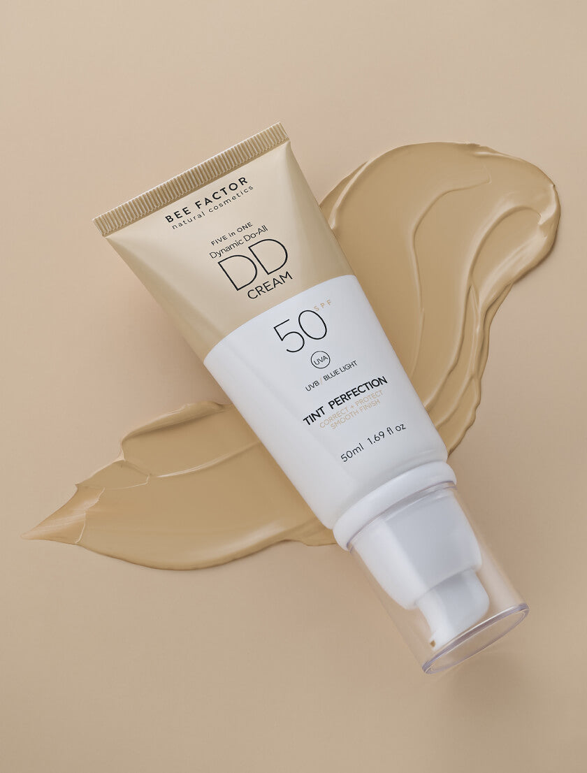 Η 5 in 1 DD Κρέμα Προσώπου SPF50 Bee Factor για προστασία από UVB, UVA και μπλε ακτινοβολία, στην απόχρωση Shade 01. Ιδανική για όλους τους τύπους δέρματος, με τελειοποιημένο φινίρισμα και προστασία SPF 50. Διαθέσιμη στο Eiria Cosmetics.