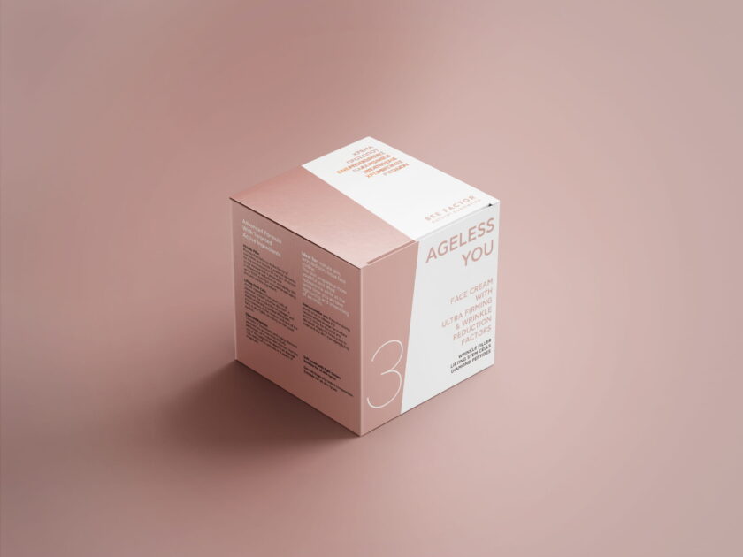 Συσκευασία airless της κρέμας Ageless You της Bee Factor σε απαλό ροζ φόντο – προϊόν άμεσης σύσφιξης και μείωσης ρυτίδων προσώπου, διαθέσιμο στο Eiria.