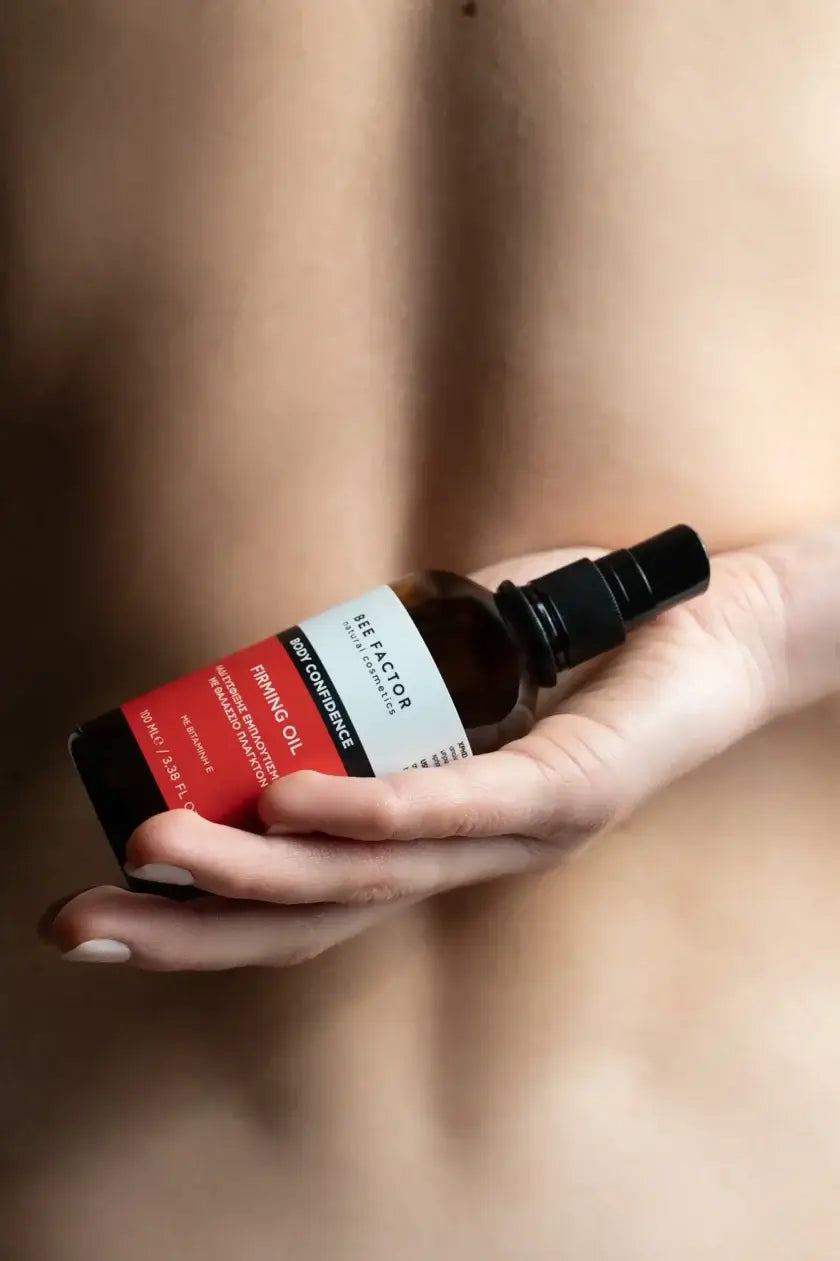 Bee Factor Firming Oil – φυσικό λάδι σύσφιξης σώματος με θαλάσσιο πλαγκτόν και βιταμίνη Ε, σε φωτογραφία με γυναικείο σώμα, ιδανικό για τοπικό πάχος και κυτταρίτιδα, διαθέσιμο στο eiria.gr.