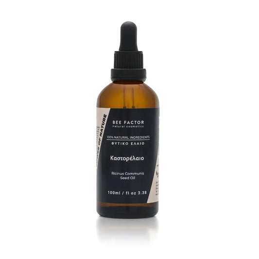 Το καστορέλαιο της Bee Factor Natural Cosmetics σε κεχριμπαρένια γυάλινη φιάλη 100 ml με μαύρο σταγονόμετρο, σχεδιασμένο με minimal και επαγγελματική αισθητική. Στην μπροστινή ετικέτα διακρίνονται το λογότυπο “Bee Factor natural cosmetics”, η ένδειξη “100% natural ingredients”, η κατηγορία «φυτικό έλαιο», η ονομασία «Καστορέλαιο» και η λατινική ονομασία “Ricinus Communis Seed Oil”. Το προϊόν απεικονίζεται μετωπικά, μόνο του, σε καθαρό ανοιχτόχρωμο φόντο, αποπνέοντας αίσθηση φυσικότητας, καθαρότητας και στοχ