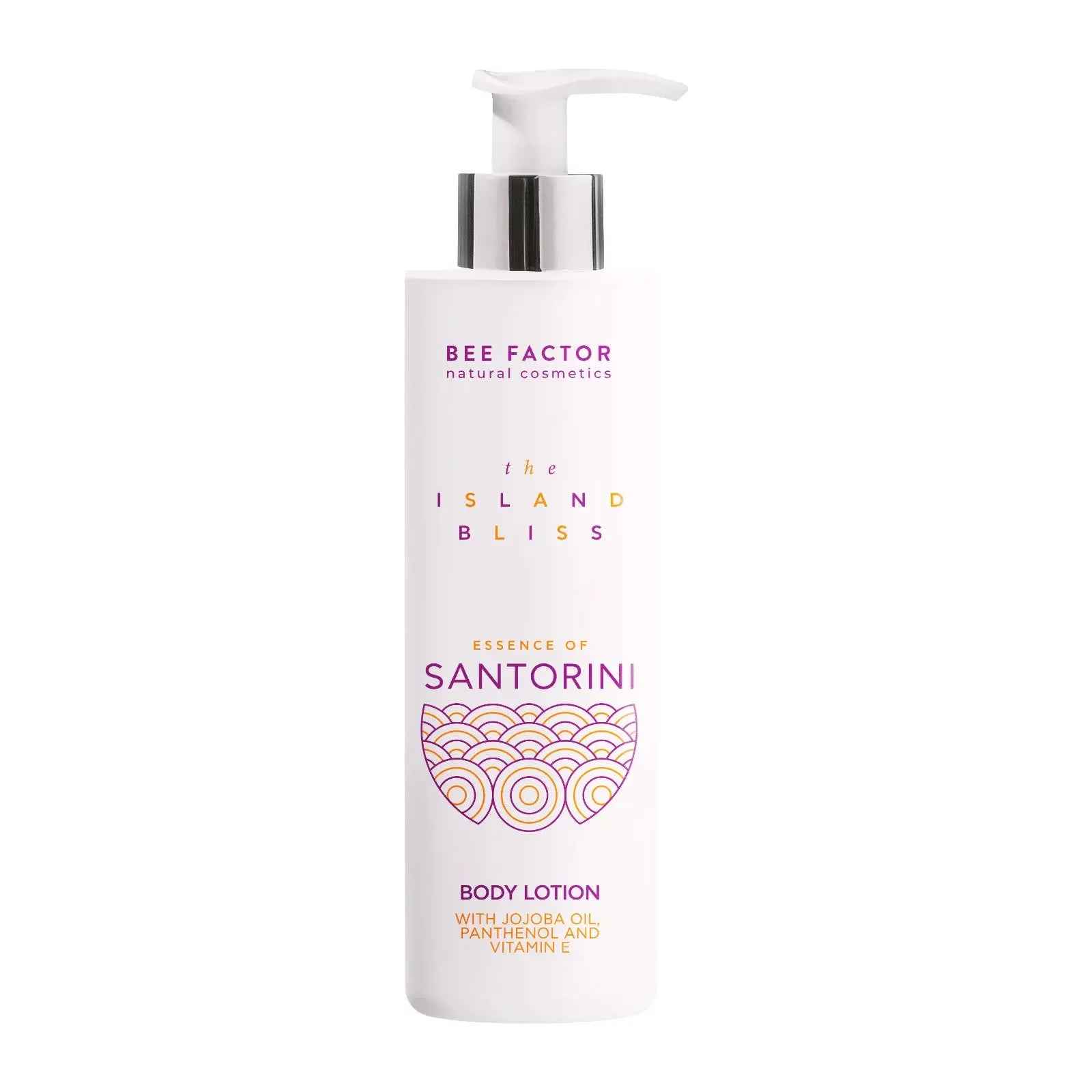 Το προϊόν Essence of Santorini Body Lotion ανήκει στη συλλογή The Island Bliss της Bee Factor Natural Cosmetics.

Η συσκευασία του είναι μια λευκή φιάλη με αντλία και λεπτομέρειες σε ασημί χρώμα στο πάνω μέρος.

Στο μπροστινό μέρος της ετικέτας, υπάρχουν πολλές πληροφορίες γραμμένες.

Το λογότυπο “Bee Factor natural cosmetics” είναι ξεκάθαρα ορατό.

Επίσης, αναγράφεται η ονομασία της σειράς προϊόντων “The Island Bliss”.

Η ένδειξη “Essence of Santorini” και η κατηγορία “Body Lotion” είναι επίσης εμφανείς.