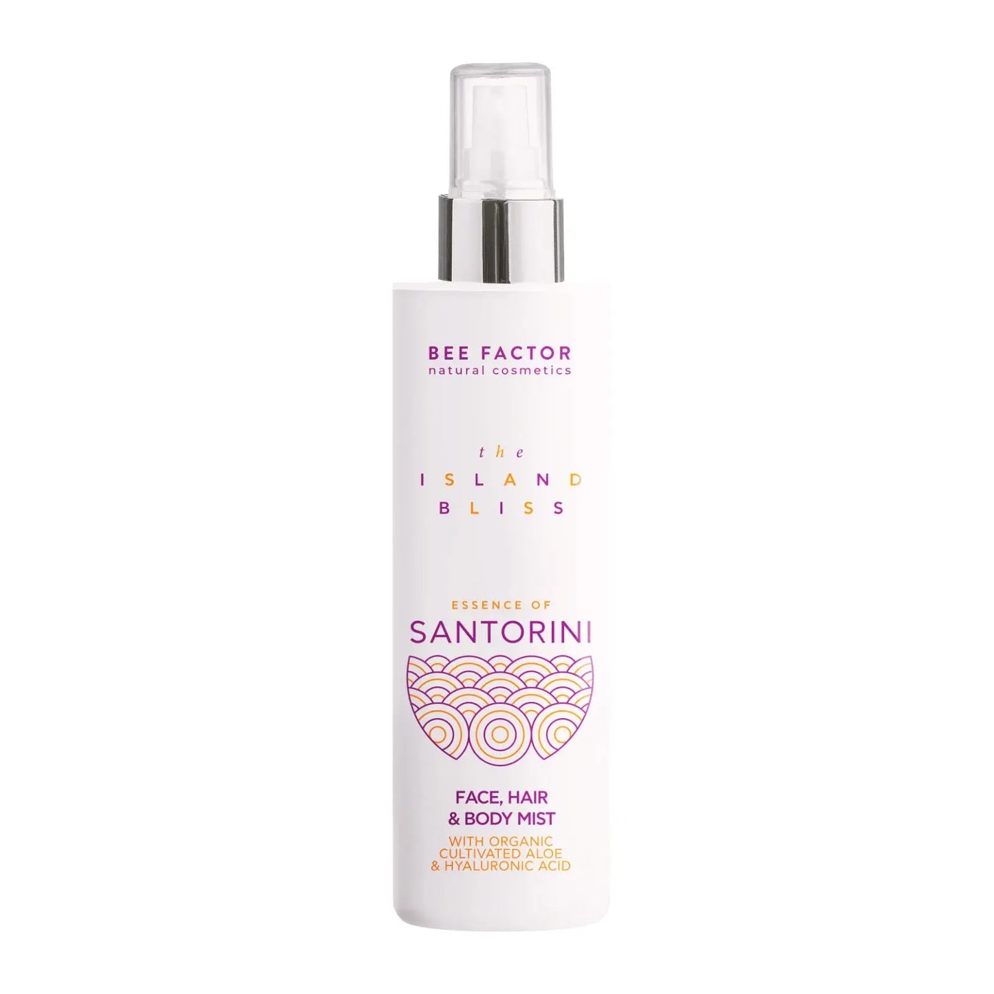 Το Essence of Santorini Face, Hair & Body Mist της συλλογής The Island Bliss από τη Bee Factor Natural Cosmetics, σε λευκή φιάλη spray με διάφανο καπάκι και ασημί λεπτομέρεια στο επάνω μέρος. Στην μπροστινή όψη διακρίνονται το λογότυπο “Bee Factor natural cosmetics”, η ονομασία της σειράς “The Island Bliss”, η ένδειξη “Essence of Santorini” και η κατηγορία “Face, Hair & Body Mist”, μαζί με αναφορά σε organic cultivated aloe και hyaluronic acid. Το διακοσμητικό μοτίβο στο κάτω μέρος της ετικέτας, σε μωβ και 